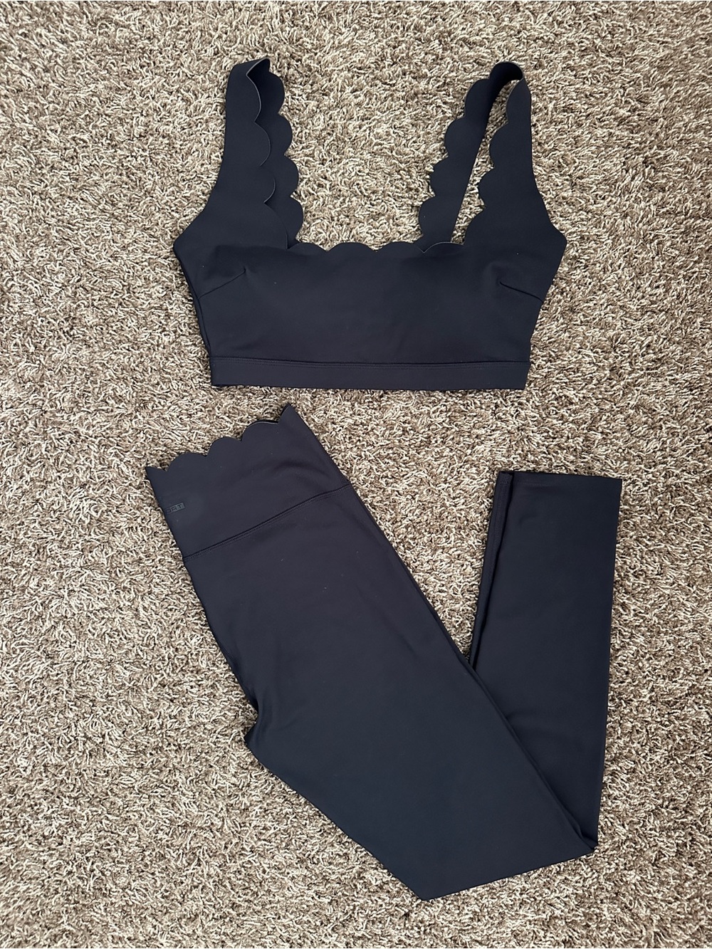 Nova Sport Scalloped Edge Black Activewear Set - Top & Leggings Size M